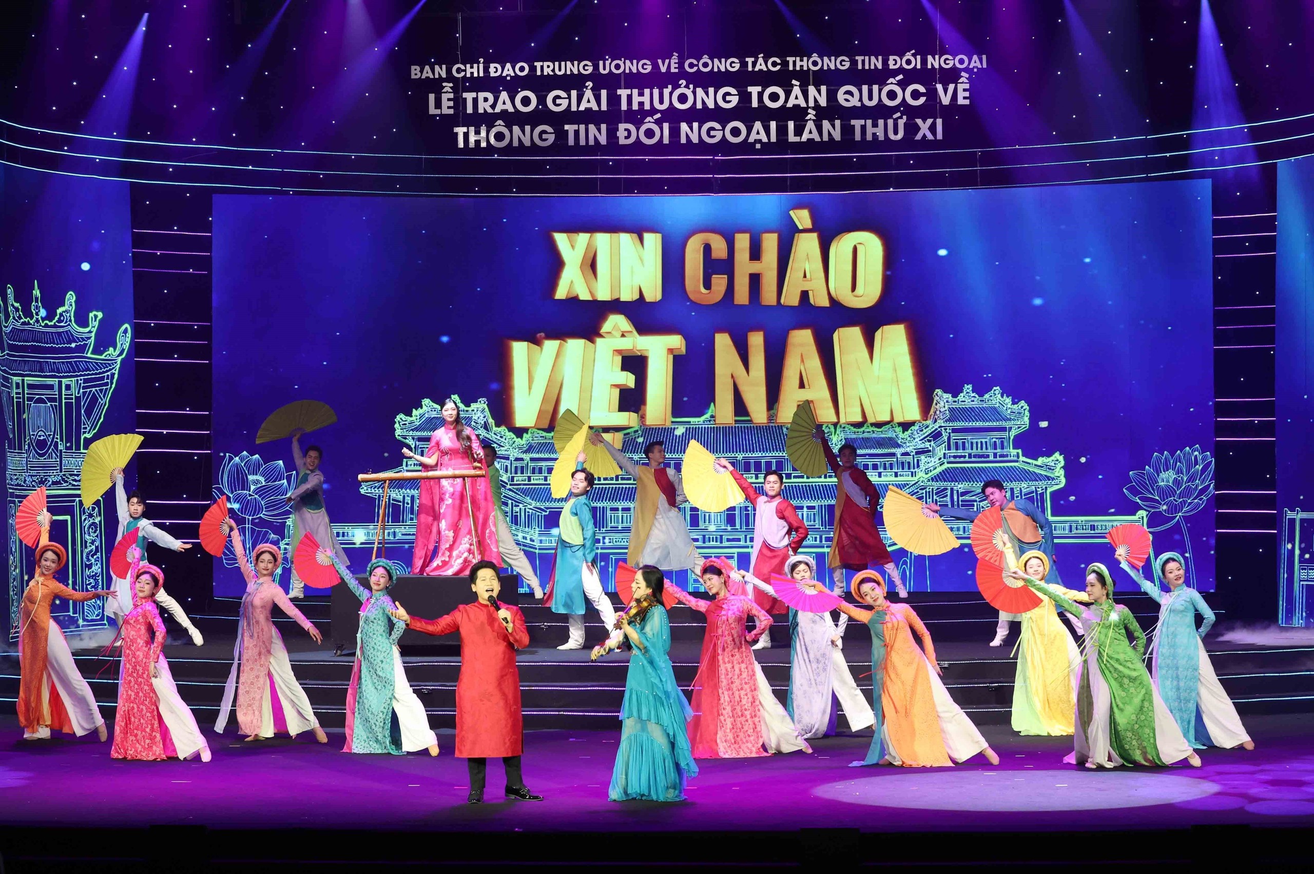 Thủ tướng dự Lễ trao Giải thưởng toàn quốc về Thông tin Đối ngoại lần thứ XI - Ảnh 8.