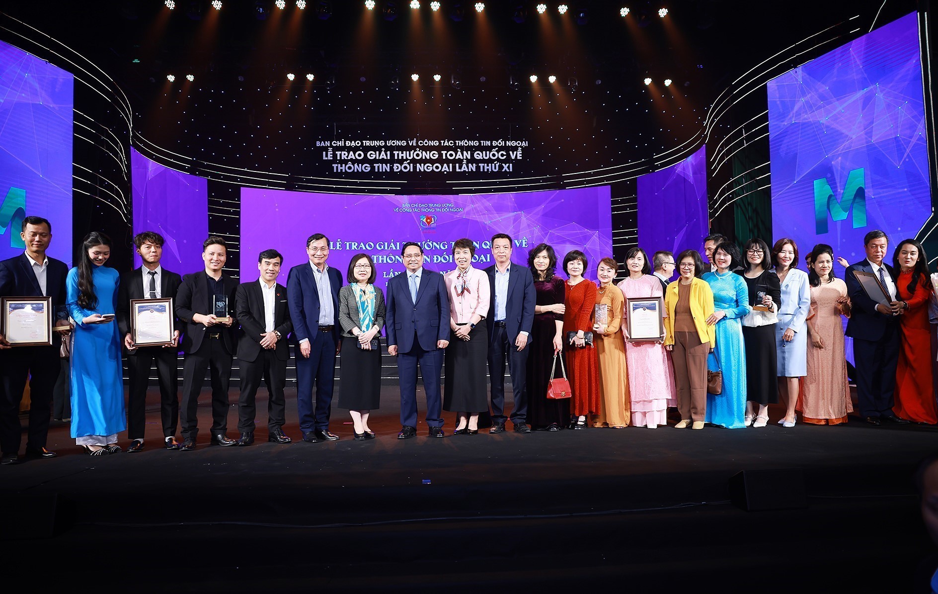 Thủ tướng dự Lễ trao Giải thưởng toàn quốc về Thông tin Đối ngoại lần thứ XI - Ảnh 9.