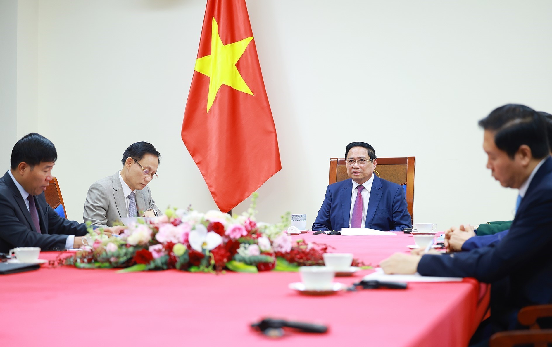 Thủ tướng Phạm Minh Chính điện đàm với Thủ tướng Malaysia - Ảnh 2.