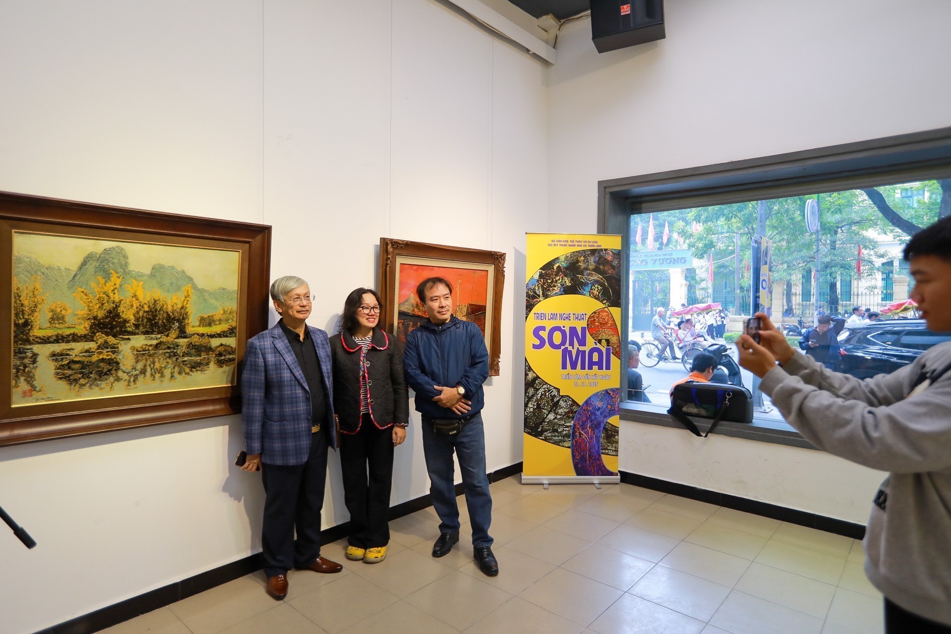 Triển lãm nghệ thuật sơn mài hướng tới chào mừng Đại hội Đảng toàn quốc lần thứ XIV - Ảnh 3.