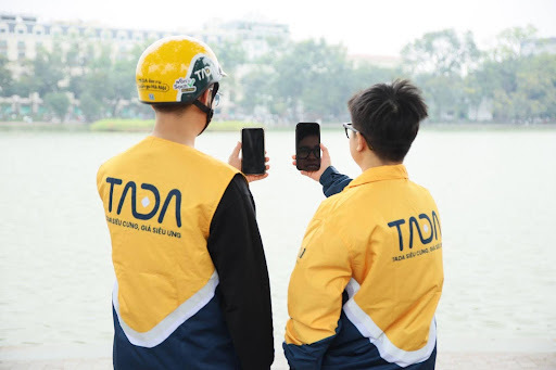 TADA tạo khác biệt từ chiến dịch cung cấp mũ bảo hiểm sạch cho hành khách - Ảnh 2. TADA tạo khác biệt từ chiến dịch cung cấp mũ bảo hiểm sạch cho hành khách - Ảnh 2.