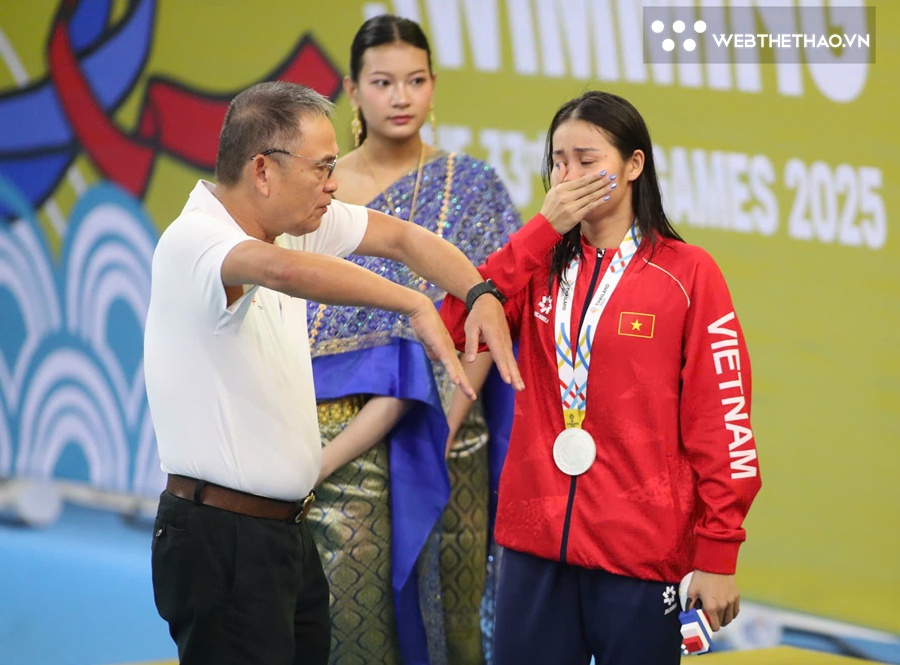 Vụ vận động viên bơi khóc sau khi nhận Huy chương ở SEA Games 2025, nhà chuyên môn nói gì - Ảnh 2. Vụ vận động viên bơi khóc sau khi nhận Huy chương ở SEA Games 2025, nhà chuyên môn nói gì - Ảnh 2.