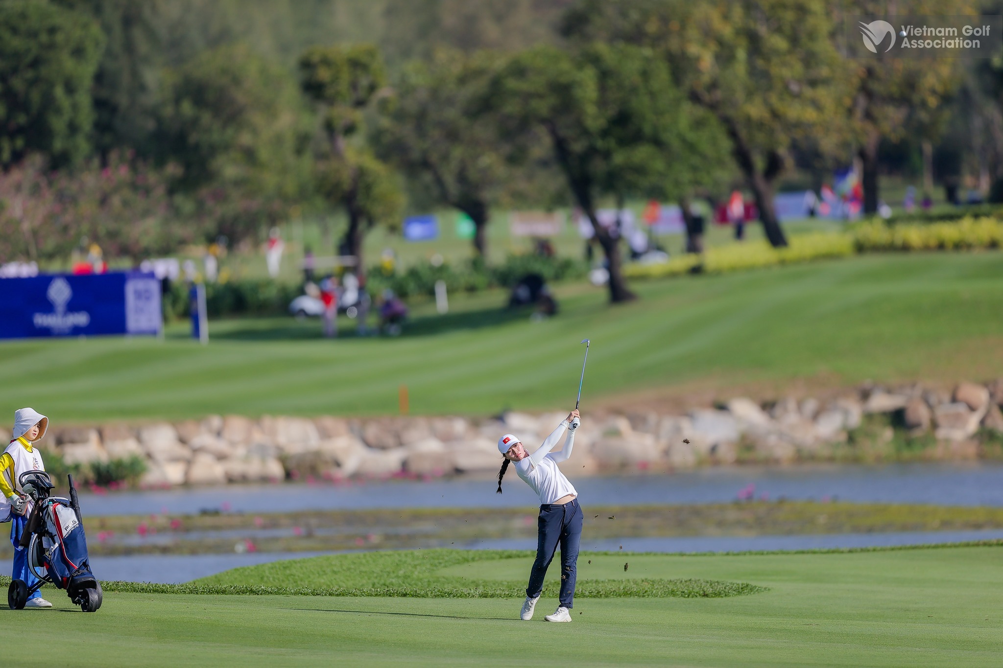 Golf Việt Nam giành huy chương ở SEA Games 33: Sức trẻ và tiềm năng hướng tới tương lai - Ảnh 5. Golf Việt Nam giành huy chương ở SEA Games 33: Sức trẻ và tiềm năng hướng tới tương lai - Ảnh 5.