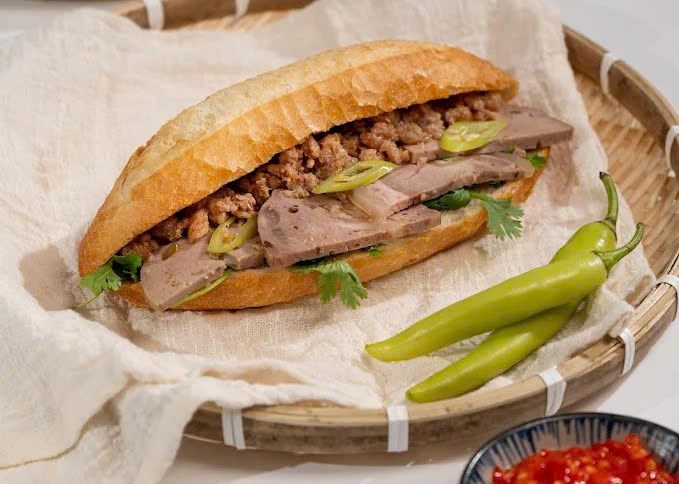 Vụ ngộ độc bánh mì ở Quảng Ngãi: Hơn 100 người nhập viện, Cục An toàn thực phẩm chỉ đạo khẩn - Ảnh 1. Vụ ngộ độc bánh mì ở Quảng Ngãi: Hơn 100 người nhập viện, Cục An toàn thực phẩm chỉ đạo khẩn - Ảnh 1.