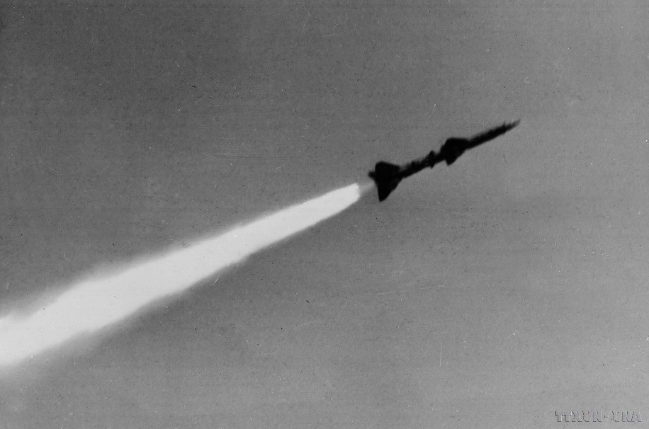 Chiến thắng "Hà Nội - Điện Biên Phủ trên không" - mốc son chói lọi trong lịch sử dân tộc Việt Nam - Ảnh 7. Chiến thắng "Hà Nội - Điện Biên Phủ trên không" - mốc son chói lọi trong lịch sử dân tộc Việt Nam - Ảnh 7.