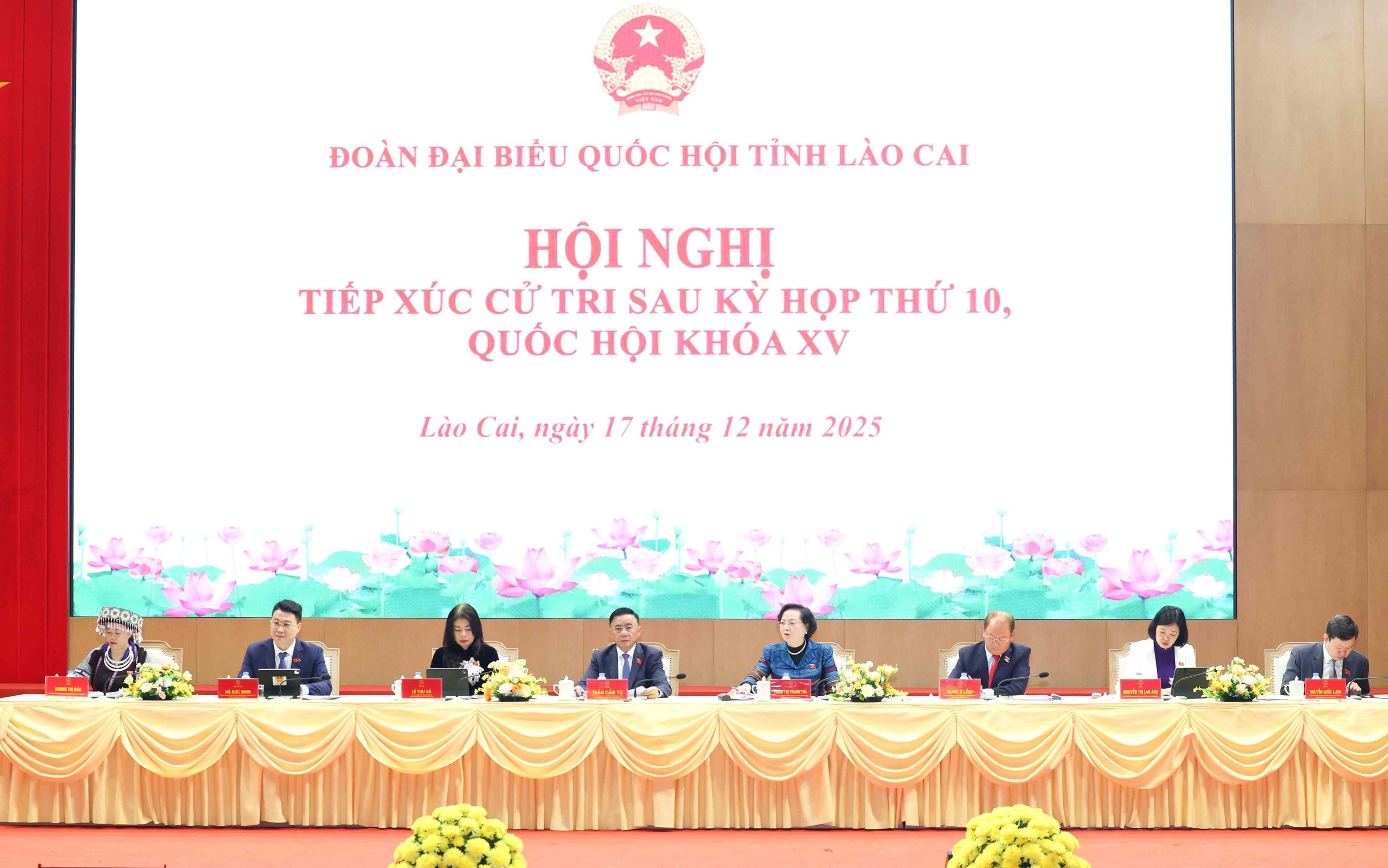 Thường trực Ban Bí thư Trần Cẩm Tú tiếp xúc cử tri tại tỉnh Lào Cai - Ảnh 5. Thường trực Ban Bí thư Trần Cẩm Tú tiếp xúc cử tri tại tỉnh Lào Cai - Ảnh 5.