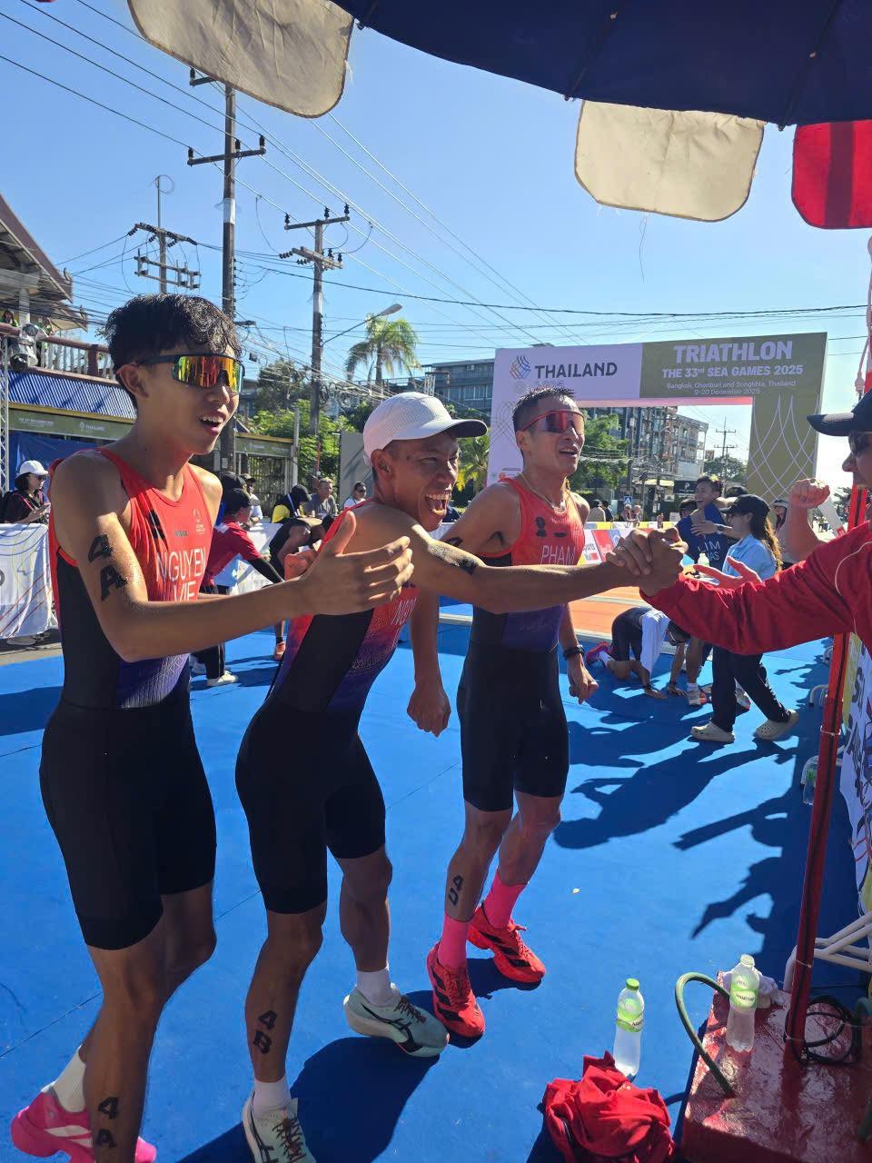 Duathlon đem về HCV đầu tiên trong ngày thi đấu hôm nay (18/12) cho Đoàn TTVN - Ảnh 1. Duathlon đem về HCV đầu tiên trong ngày thi đấu hôm nay (18/12) cho Đoàn TTVN - Ảnh 1.