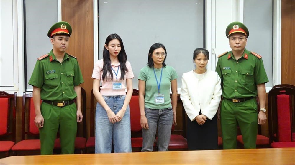 Nhìn lại việc những nghệ sĩ, người nổi tiếng "nhúng chàm" trong năm 2025