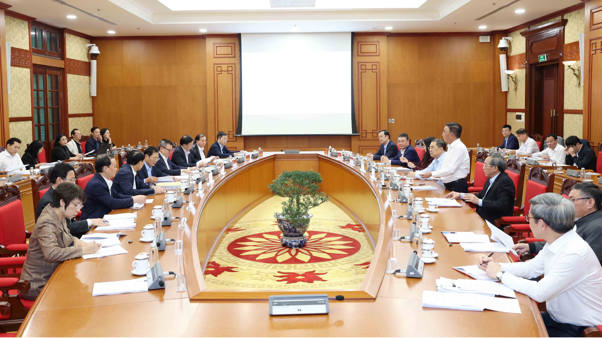 Thường trực Ban Bí thư chủ trì họp Thường trực Tiểu ban Tổ chức phục vụ Đại hội XIV của Đảng