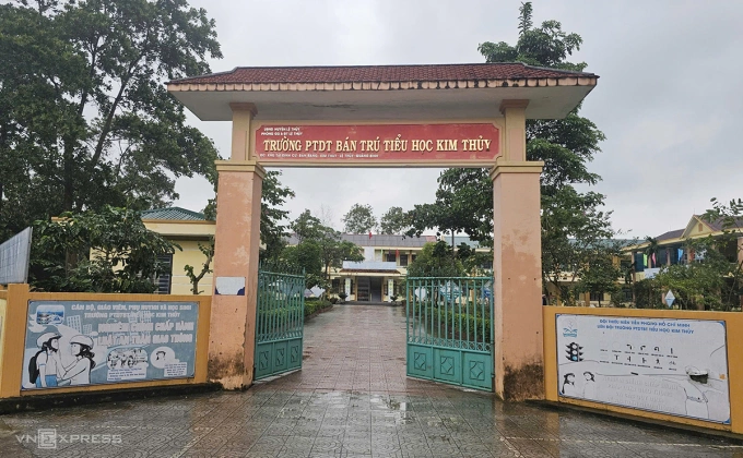 Quảng Trị: Cách chức 2 lãnh đạo nhà trường sau vụ 41 học sinh bị ngộ độc thực phẩm - Ảnh 1.