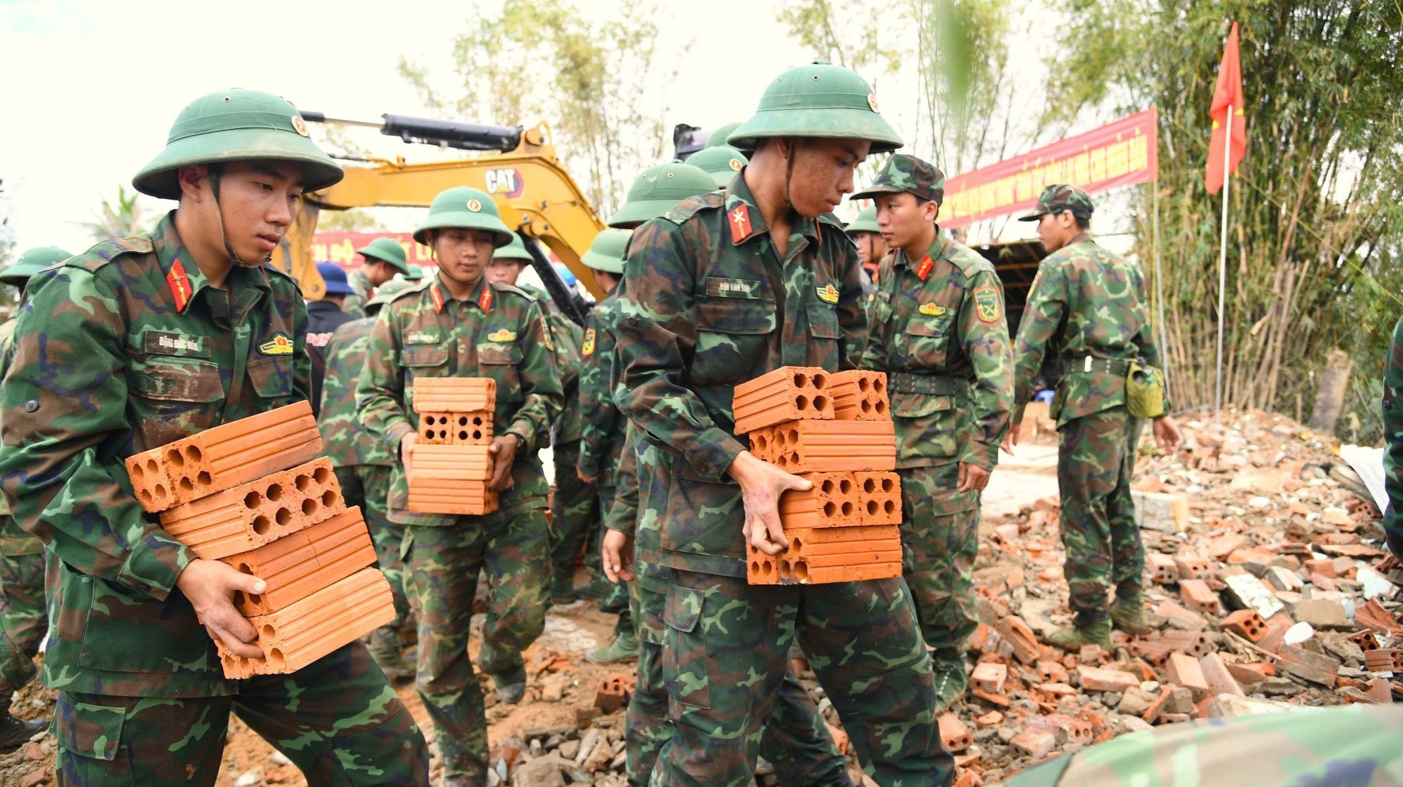 Bộ Xây dựng rốt ráo tìm phương án thiết kế nhà mẫu chống lũ, lụt