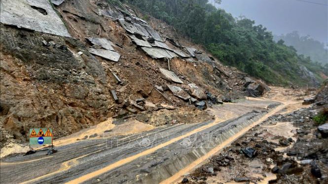 Cảnh báo mưa lớn trong đêm, đề phòng lũ quét, sạt lở đất ở Trung Bộ và Tây Nguyên