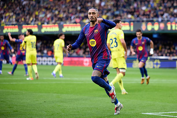 Pha lập công của Raphinha giúp Barca đánh bại chủ nhà Villarreal 1-0 ở vòng 18 La Liga. Pha lập công của Raphinha giúp Barca đánh bại chủ nhà Villarreal 1-0 ở vòng 18 La Liga.