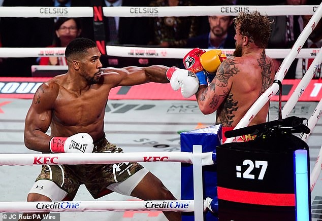 Anthony Joshua và Jake Paul kiếm được 69.000 bảng cho mỗi giây so tài - Ảnh 1.