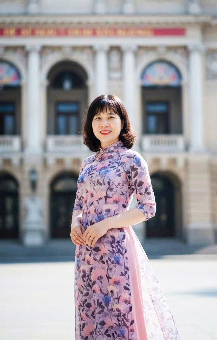 Nhà văn Nguyễn Thu Hằng: "Tôi vẫn thích viết cho thiếu nhi nhất" - Ảnh 1.