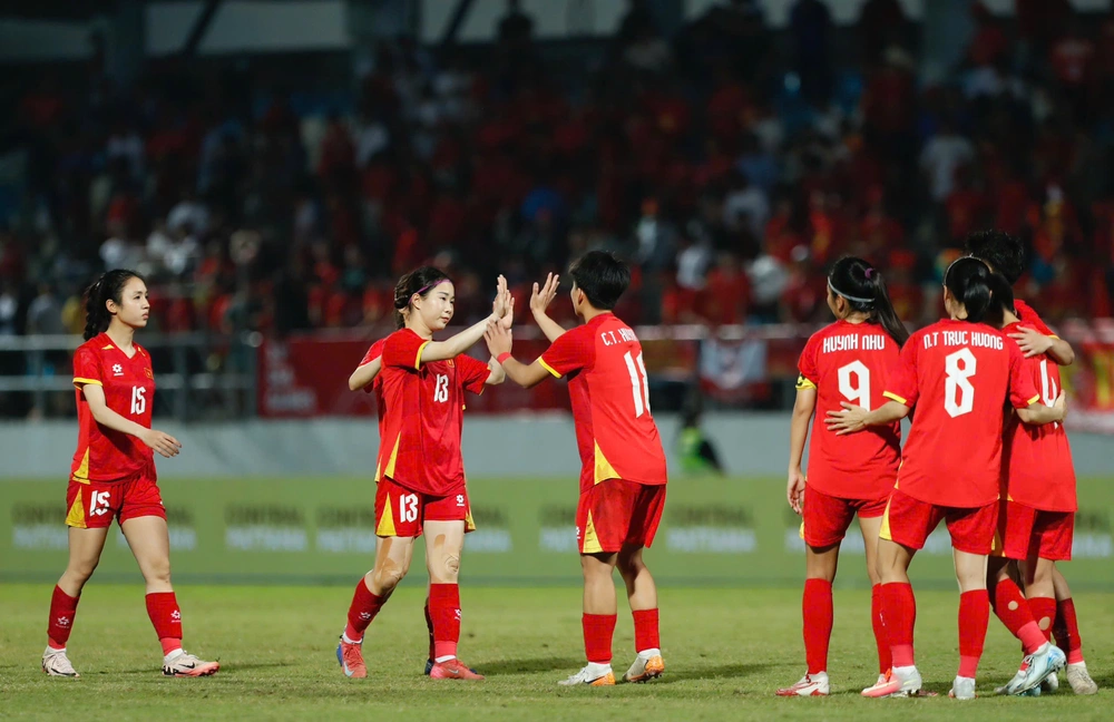 Tin nóng thể thao tối 23/12: Việt Nam xuất hiện trong 3/5 khoảnh khắc thiệt thòi nhất SEA Games 2025 - Ảnh 1.