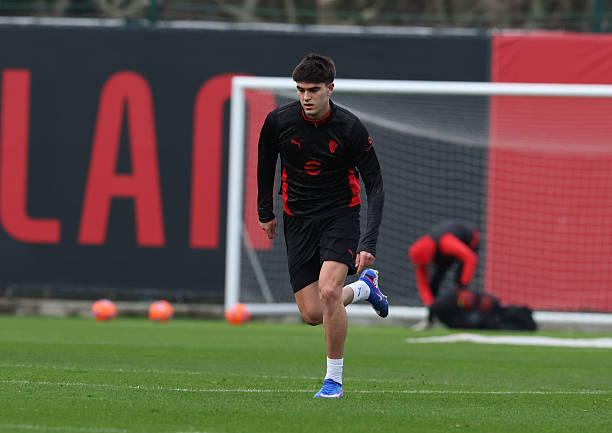 Arsenal đang thể hiện sự quan tâm tới hậu vệ trái trẻ Davide Bartesaghi của AC Milan