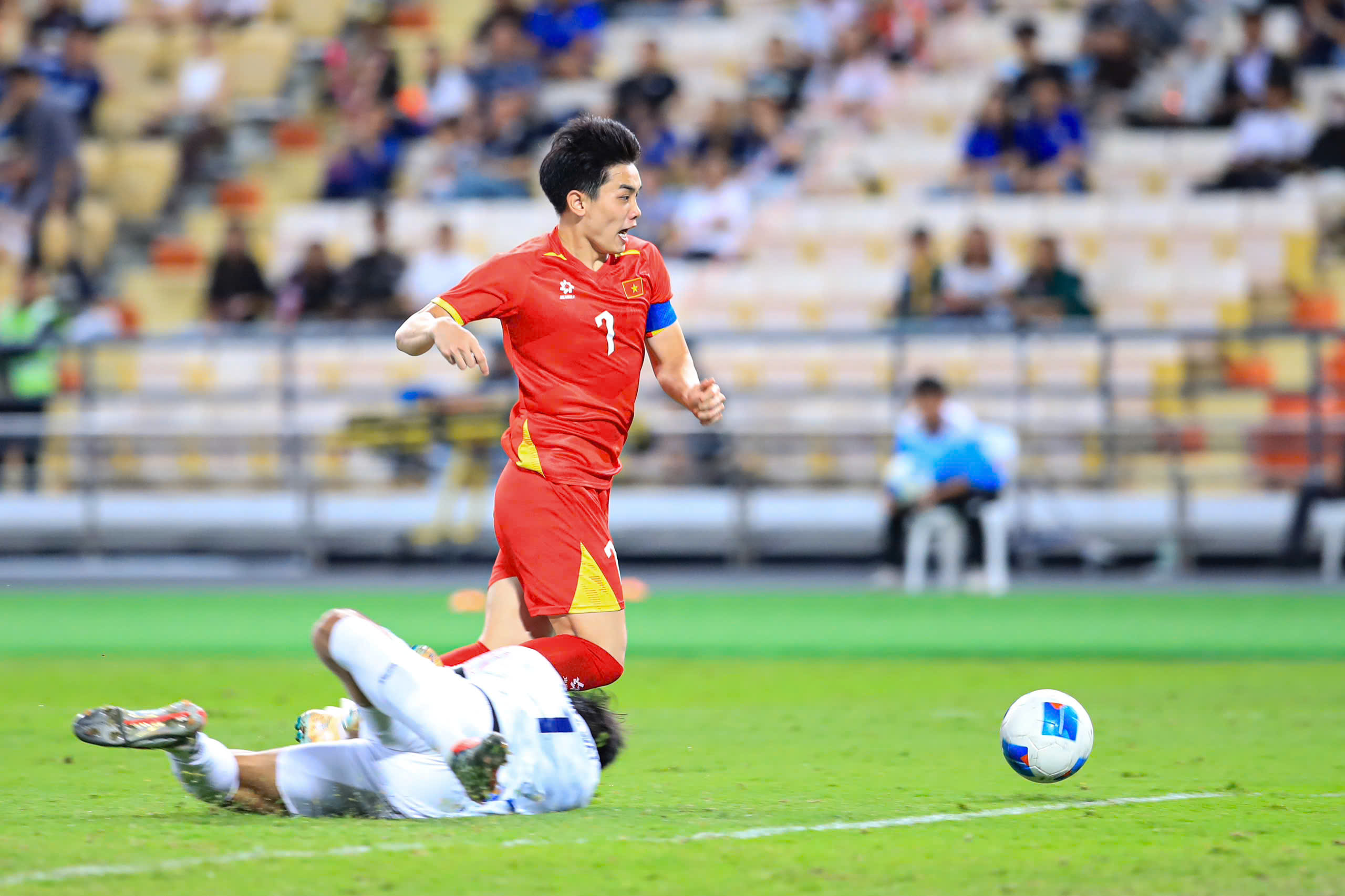 Quả b&oacute;ng v&agrave;ng Việt Nam 2025: Đ&igrave;nh Bắc v&agrave; cơ hội lập c&uacute; đ&uacute;p