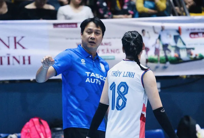 Đội bóng chuyền nữ Hà Nội gần như chắc chắn sẽ không tiếp tục hợp tác với chuyên gia Kittipong Pornchartyingcheep ở mùa giải 2026