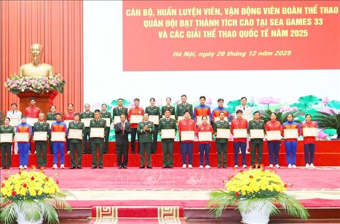 Bộ Quốc phòng khen thưởng đoàn thể thao Quân đội đạt thành tích cao năm 2025 - Ảnh 3.