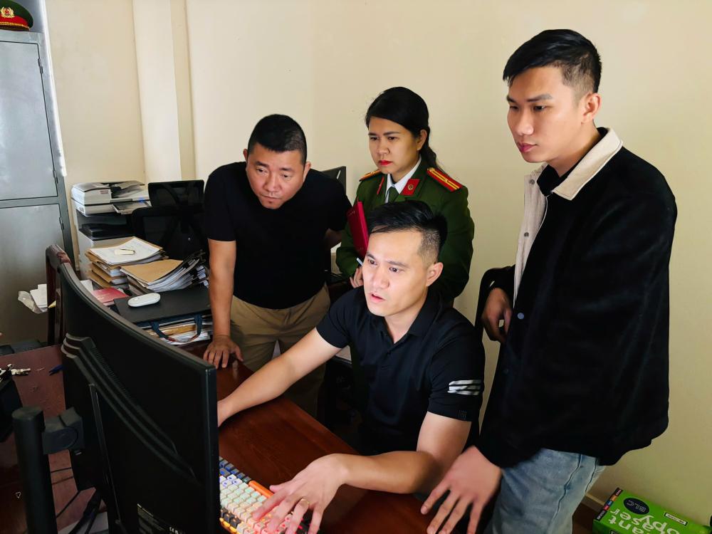 Bắt 22 đối tượng trong đường dây lừa đảo xuyên quốc gia - Ảnh 1.