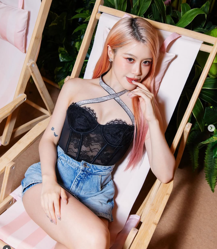 Vẻ đẹp tựa nữ thần của nữ hoàng trượt băng tốc độ Malaysia - chủ nhân 2 HCV SEA Games - Ảnh 20.