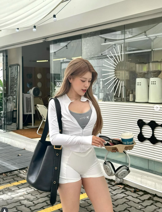 Vẻ đẹp tựa nữ thần của nữ hoàng trượt băng tốc độ Malaysia - chủ nhân 2 HCV SEA Games - Ảnh 3.