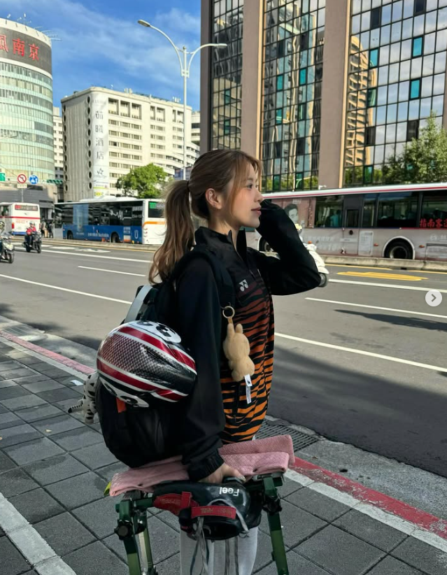 Vẻ đẹp tựa nữ thần của nữ hoàng trượt băng tốc độ Malaysia - chủ nhân 2 HCV SEA Games - Ảnh 22.