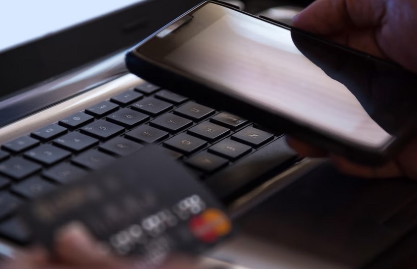 Singapore chính thức áp dụng hình thức phạt roi đối với tội phạm lừa đảo - Ảnh 1. Singapore chính thức áp dụng hình thức phạt roi đối với tội phạm lừa đảo - Ảnh 1.