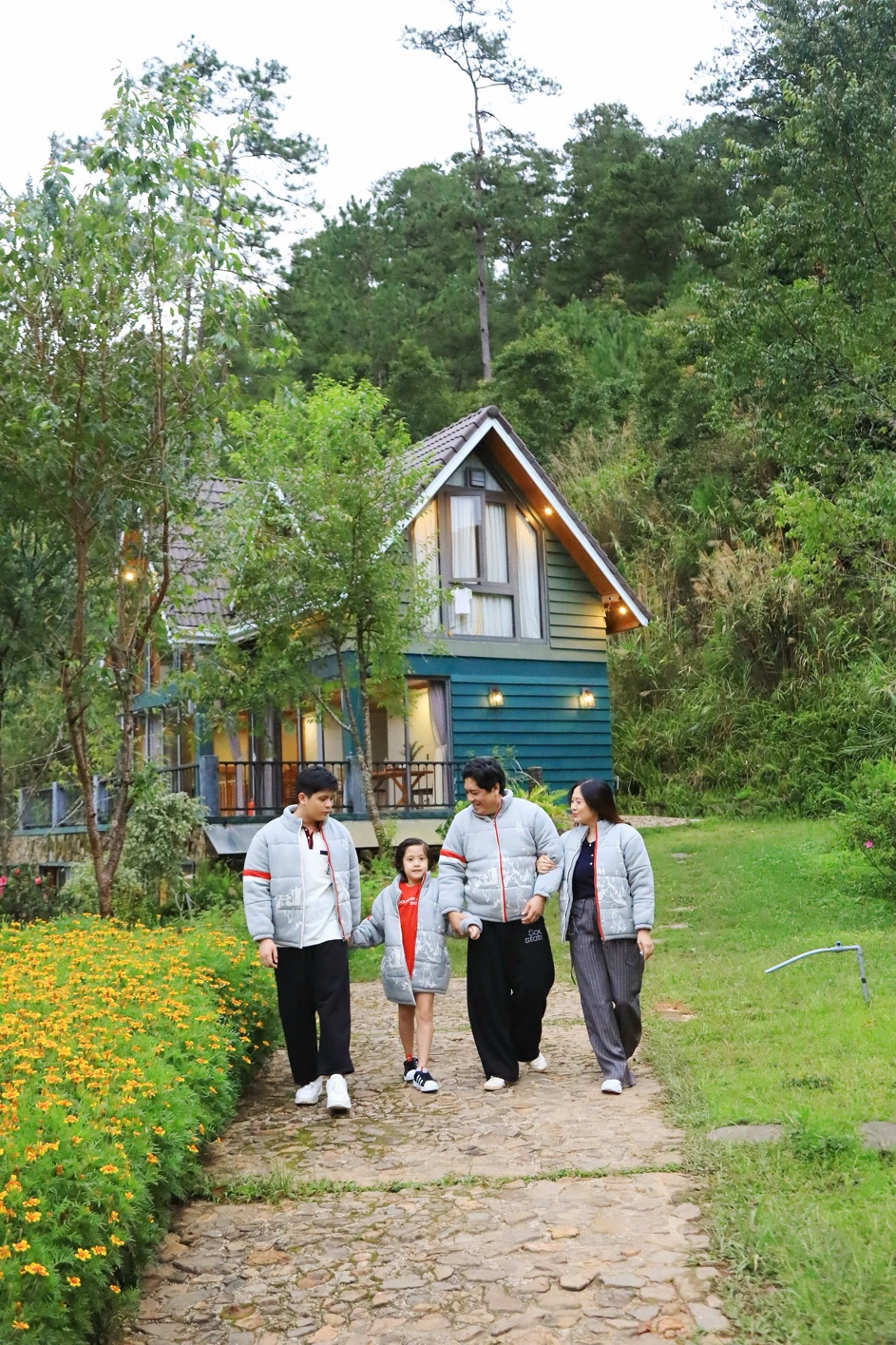 Lat Valley Retreat Village: Nơi ký ức gia đình được "ươm mầm" giữa thung lũng - Ảnh 1. Lat Valley Retreat Village: Nơi ký ức gia đình được "ươm mầm" giữa thung lũng - Ảnh 1.