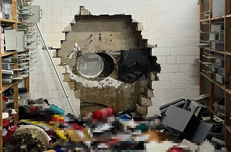 30 triệu euro bị “thổi bay” trong vụ trộm kho tiền ngân hàng tinh vi ở Đức - Ảnh 1. 30 triệu euro bị “thổi bay” trong vụ trộm kho tiền ngân hàng tinh vi ở Đức - Ảnh 1.