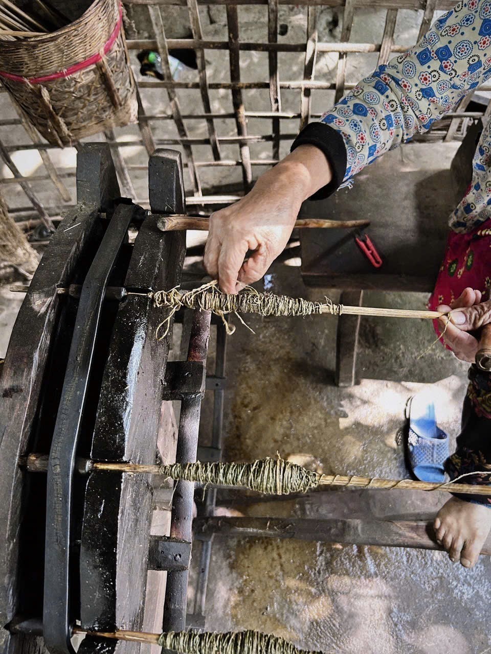 Làng dệt Lùng Tám – Nơi những sợi lanh kể câu chuyện của cao nguyên đá Đồng Văn - Ảnh 7. Làng dệt Lùng Tám – Nơi những sợi lanh kể câu chuyện của cao nguyên đá Đồng Văn - Ảnh 7.