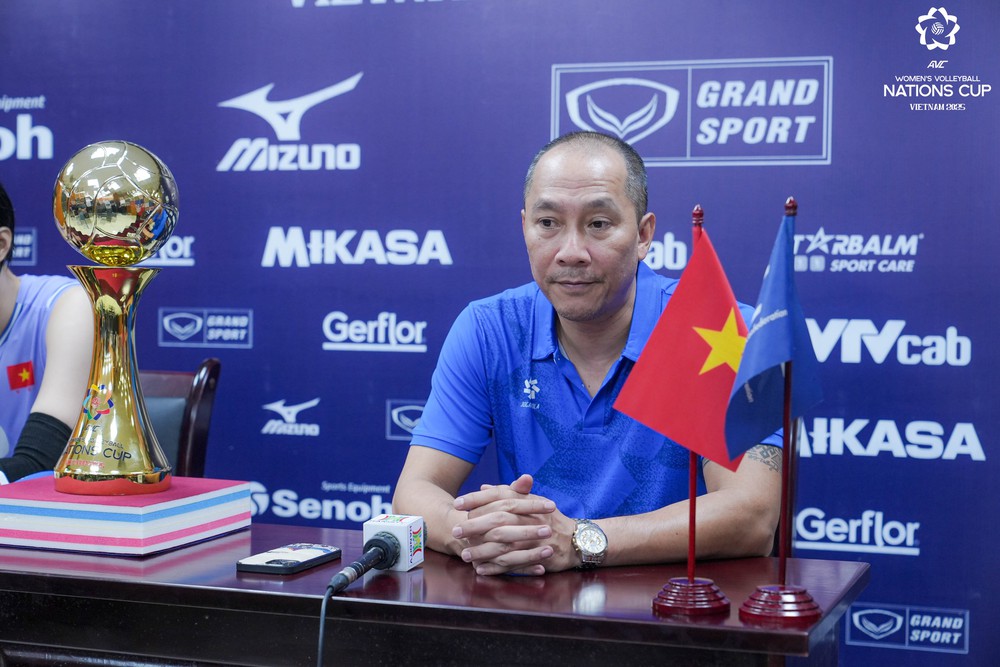HLV Tuấn Kiệt được vinh danh vào cuối năm 2025 khi giúp bóng chuyền Việt Nam lập thành tích xuất sắc - Ảnh 1.