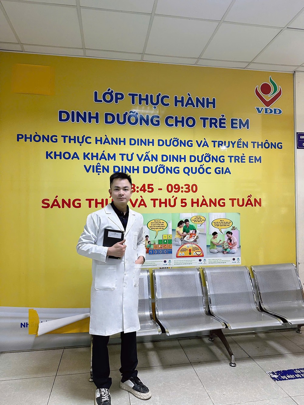 Dược sĩ Thắng lan tỏa yêu thương qua chương trình “Tủ thuốc cho em” - Ảnh 4.