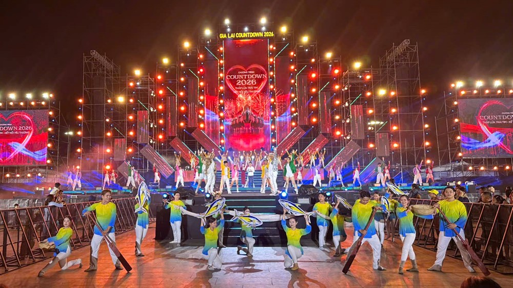 Mọi miền Tổ quốc tưng bừng chào đón năm mới 2026 - Ảnh 4. Mọi miền Tổ quốc tưng bừng chào đón năm mới 2026 - Ảnh 4.