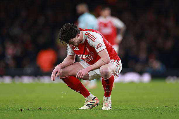 Arsenal mất thêm tiền vệ trụ cột Declan Rice vì chấn thương dù đang dẫn đầu Ngoại hạng Anh Arsenal mất thêm tiền vệ trụ cột Declan Rice vì chấn thương dù đang dẫn đầu Ngoại hạng Anh