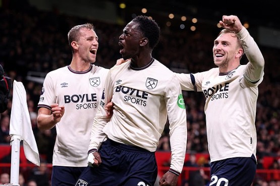 MU lại mất điểm đáng tiếc, lỡ cơ hội tiến gần top 5 Ngoại hạng Anh - Ảnh 2.