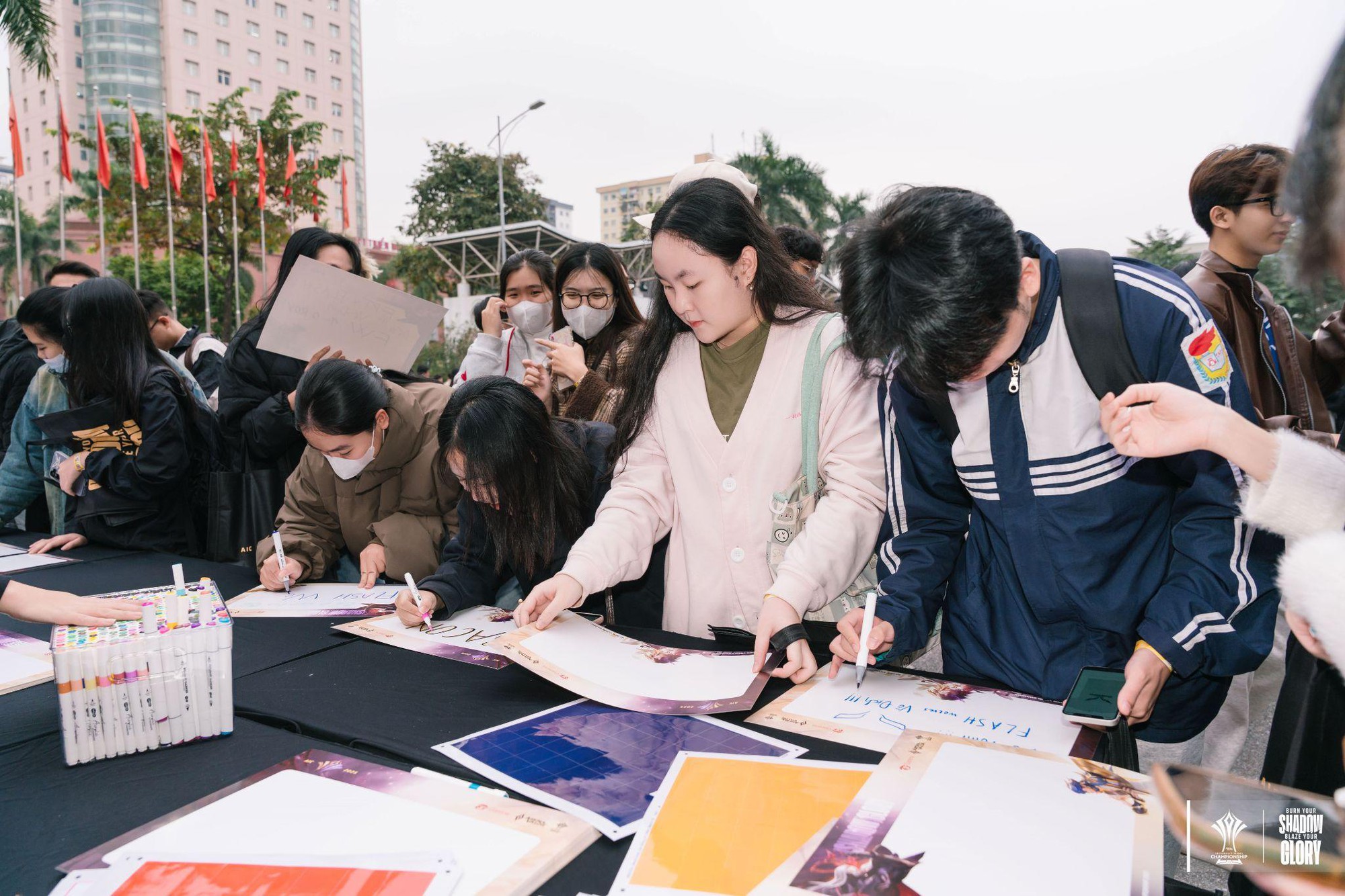 Ngày thi đấu bán kết AIC 2025: Sức nóng trong lần đầu tiên tổ chức tại Hà Nội - Ảnh 2. Ngày thi đấu bán kết AIC 2025: Sức nóng trong lần đầu tiên tổ chức tại Hà Nội - Ảnh 2.