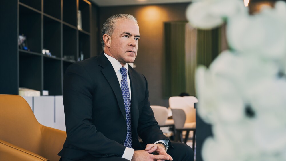 Chủ tịch Miss Universe bị phong tỏa tài khoản vì cuộc điều tra về ma túy