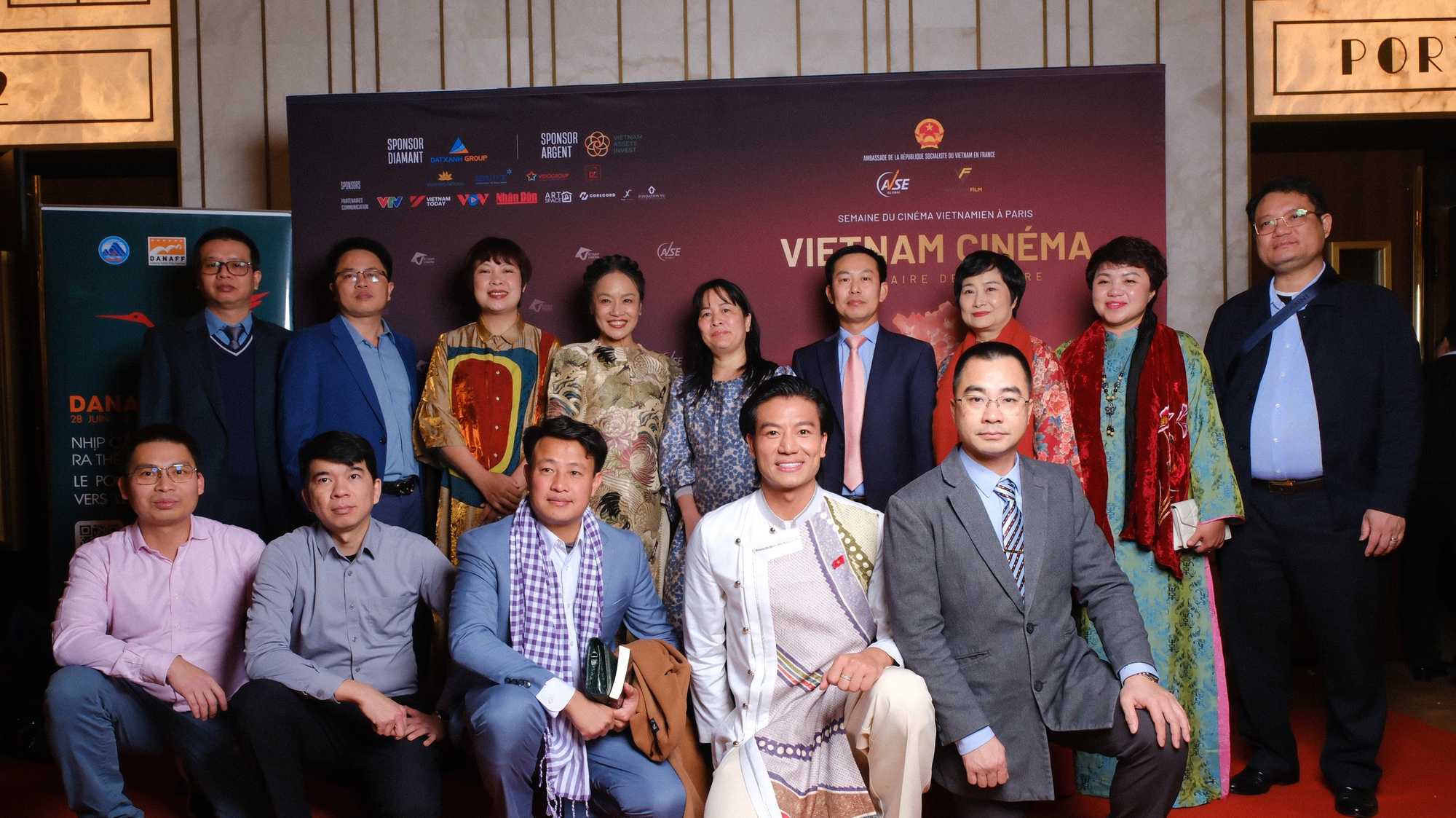 Dàn sao hội tụ trên thảm đỏ Tuần lễ Điện ảnh Việt Nam – Hành trình ánh sáng