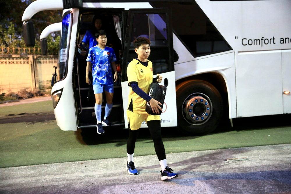 Tin nóng bóng đá Việt Nam hôm nay 8/12: U22 Việt Nam hướng tới trận quyết đấu Malaysia; Thủ môn số một đội tuyển nữ Việt Nam chấn thương - Ảnh 3.