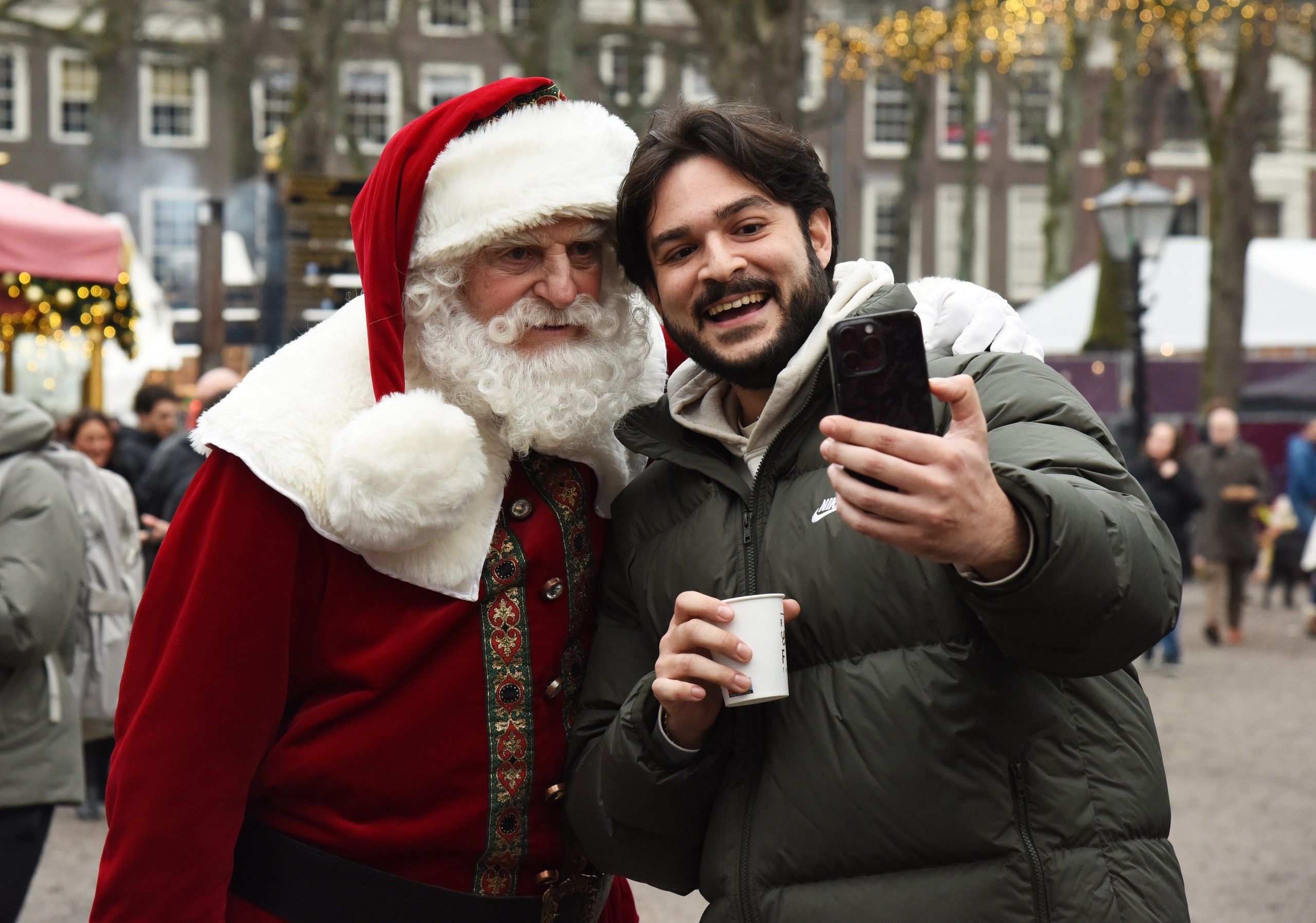 Rộn ràng không khí đón Giáng sinh trên thế giới - Ảnh 3. Rộn ràng không khí đón Giáng sinh trên thế giới - Ảnh 3.