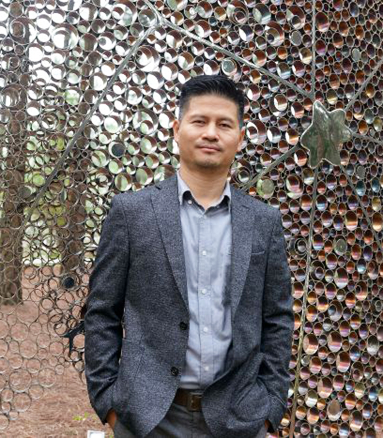 Họa sĩ Vũ Hồng Nguyên: "Nghĩ đến 40 năm sau trong việc giáo dục nghệ thuật" - Ảnh 1. Họa sĩ Vũ Hồng Nguyên: "Nghĩ đến 40 năm sau trong việc giáo dục nghệ thuật" - Ảnh 1.