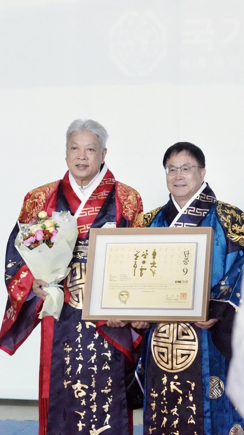 Chủ tịch VTF Trương Ngọc Để được phong cửu đẳng huyền đai Taekwondo - Ảnh 1.