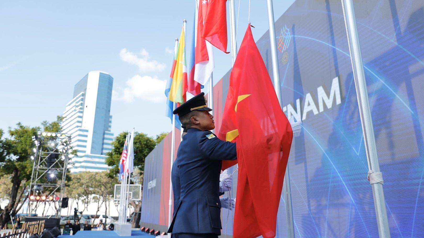 Đoàn Thể thao Việt Nam dự lễ thượng cờ SEA Games 2025,  sẵn sàng tranh tài 