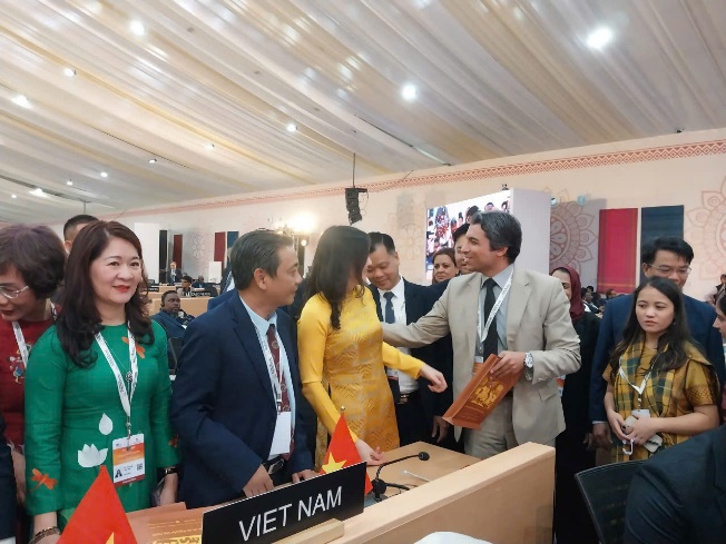 Tranh Đông Hồ chính thức trở thành Di sản văn hóa phi vật thể của UNESCO - Ảnh 3. Tranh Đông Hồ chính thức trở thành Di sản văn hóa phi vật thể của UNESCO - Ảnh 3.