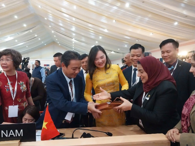 Tranh Đông Hồ chính thức trở thành Di sản văn hóa phi vật thể của UNESCO - Ảnh 4. Tranh Đông Hồ chính thức trở thành Di sản văn hóa phi vật thể của UNESCO - Ảnh 4.