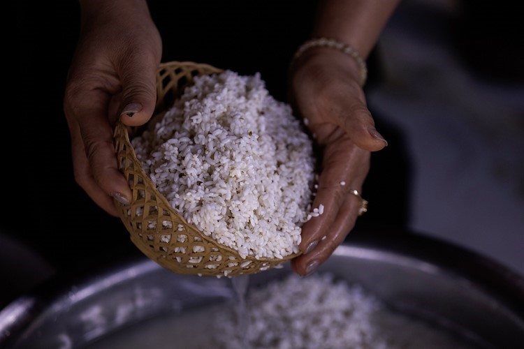 Độc đáo lễ mừng cơm mới của đồng bào Thái ở Mai Châu - Ảnh 2. Độc đáo lễ mừng cơm mới của đồng bào Thái ở Mai Châu - Ảnh 2.