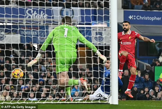 Salah tỏa sáng, nhưng Liverpool đánh rơi chiến thắng sau màn rượt đuổi nghẹt thở tại Goodison Park - Ảnh 1.