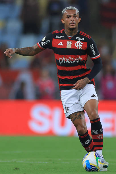 Barca nhắm mua hậu vệ 21 tuổi Wesley của Flamengo